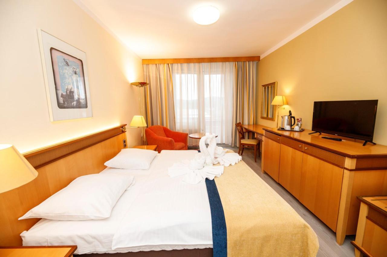 Hotel Fontana Lipno Černá v Pošumaví Zewnętrze zdjęcie