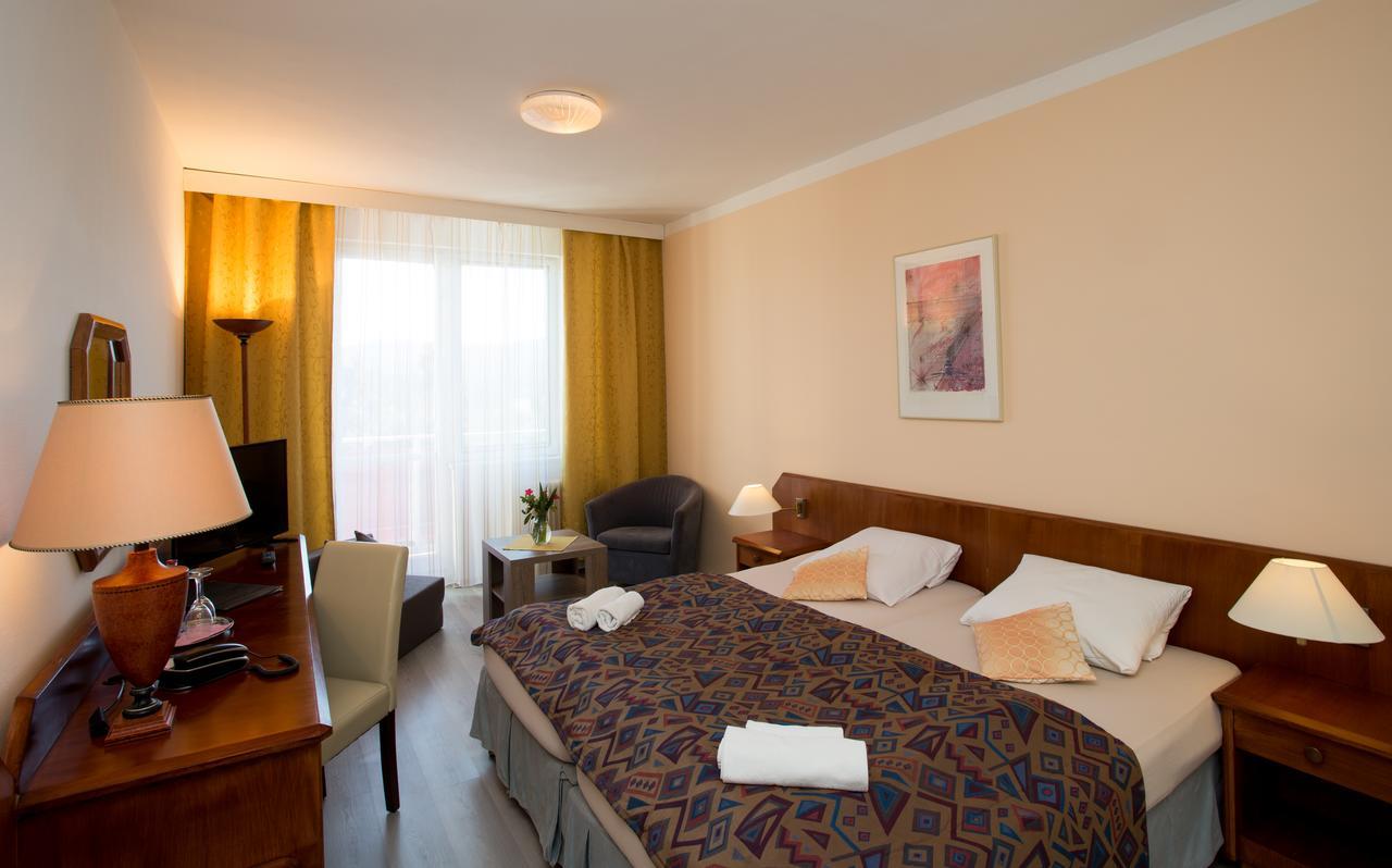 Hotel Fontana Lipno Černá v Pošumaví Zewnętrze zdjęcie