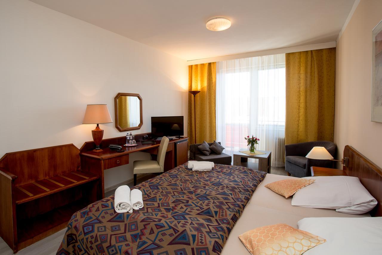 Hotel Fontana Lipno Černá v Pošumaví Zewnętrze zdjęcie